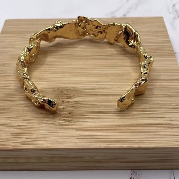 NWT AMBER SCEATS GOLD CURATEUR Cuff Bracelet. 24K Gold Plated. NWT New w/Dustbag - Picture 6 of 8